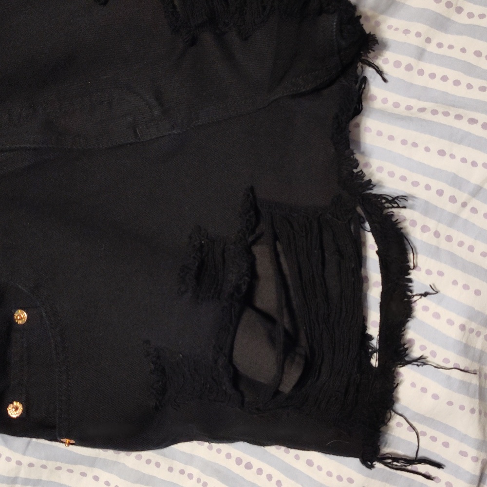 💜5/$25💜 Med Distressed Jean Shorts - Picture 4 of 10